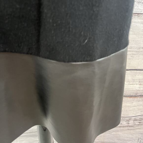 Milano Skirt size Medium Black Sweater Fleece Faux Leather A Line Knee Stretch - Picture 5 of 8